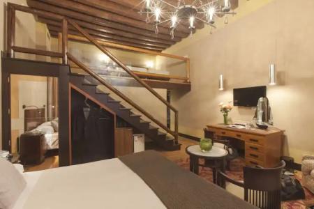 Saturnia & International - 22