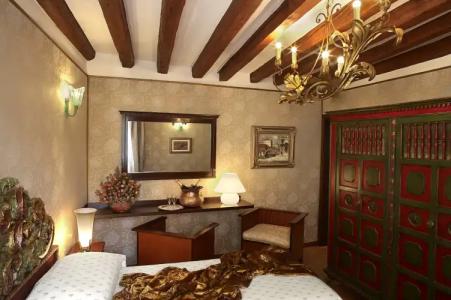 Saturnia & International - 33