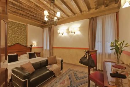 Saturnia & International - 23