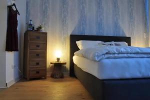 Six! Eat Work Sleep Mini-hotel, Bruhl