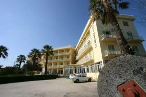 Nireus Hotel, Nea Makri