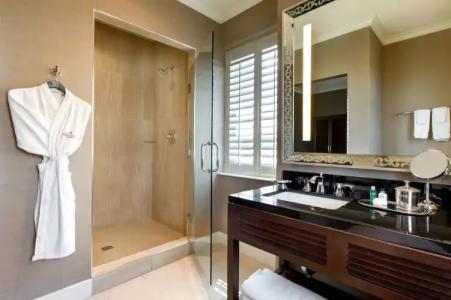 Ambassador Oklahoma City, Autograph Collection - 113