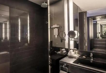 Holiday Inn Bangkok Sukhumvit, an IHG - 200