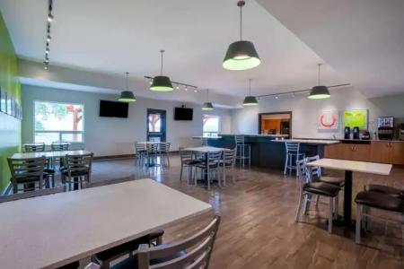 Super 8 by Wyndham Winnipeg East MB - 21