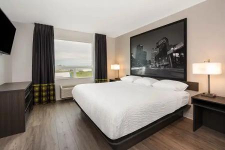Super 8 by Wyndham Winnipeg East MB - 36