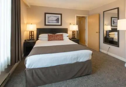 The Embassy Inn - 76