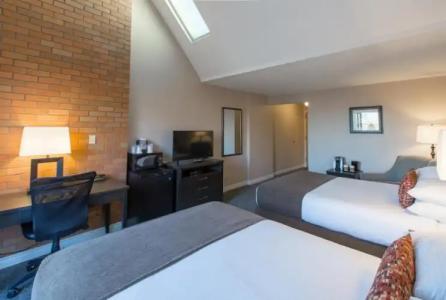 The Embassy Inn - 25