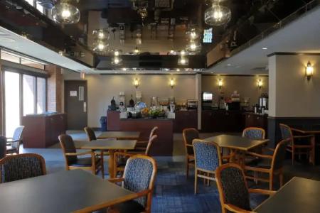 The Embassy Inn - 16