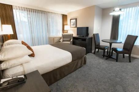 The Embassy Inn - 71