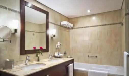 Khalidiya Palace Rayhaan by Rotana, Abu Dhabi - 110