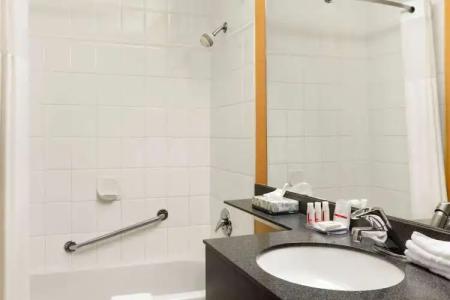 Days Inn by Wyndham Vancouver Downtown - 8