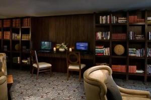 L'Hermitage Hotel, Vancouver