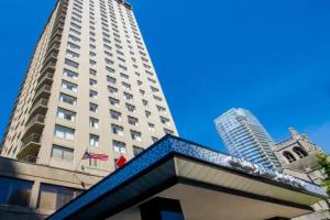 Century Plaza Hotel, Vancouver