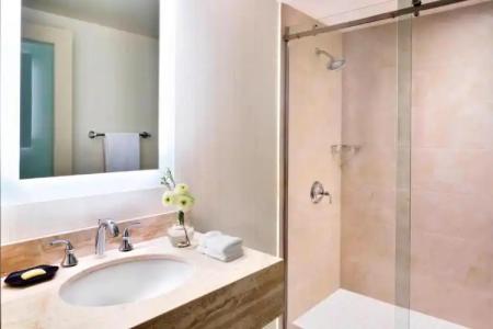 Sheraton Vancouver Wall Centre - 70