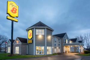 Super 8 by Wyndham Trois-Rivieres, Trois-Rivieres