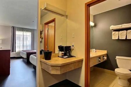 Super 8 by Wyndham Trois-Rivieres - 45