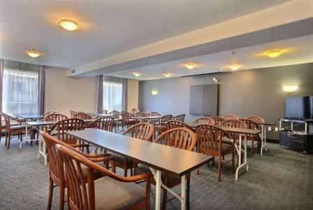 Super 8 by Wyndham Trois-Rivieres - 19