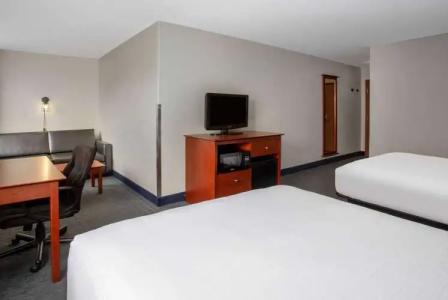 Super 8 by Wyndham Trois-Rivieres - 2