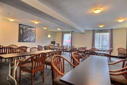 Super 8 by Wyndham Trois-Rivieres - 41