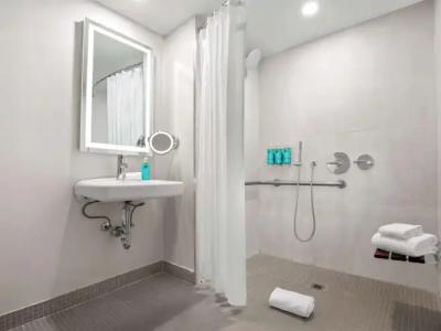 The Novotel Toronto Centre - 9