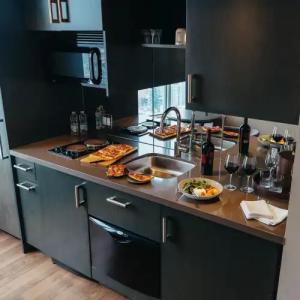 One King West and Residence - 9