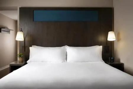 One King West and Residence - 2