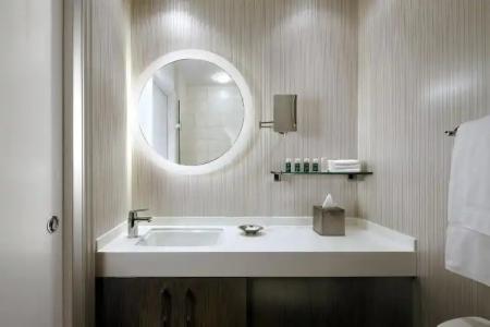 One King West and Residence - 7