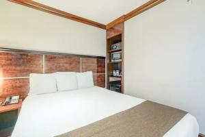 Woodbine Hotel & Suites, Toronto
