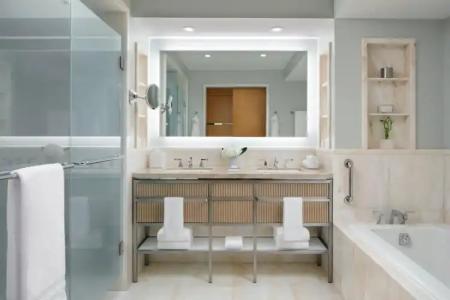 The Ritz-Carlton, Toronto - 38