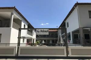 Kiwi Apartments, Kato Daratso