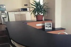 Megyeház Apartman, Mako