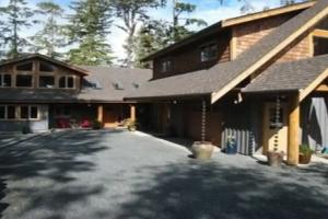 Black Bear Guesthouse, Tofino