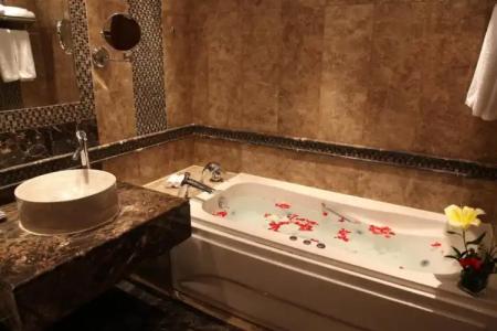 Helnan Landmark - 23