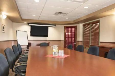 Days Inn by Wyndham Thunder Bay North - 10