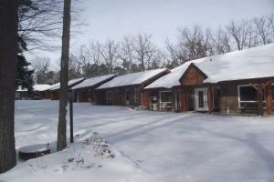 Forest Motel & Woodland Retreat, Stratford