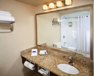 Best Western Plus Guildwood Inn - 8