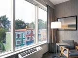 Standard Quadruple room with city view
