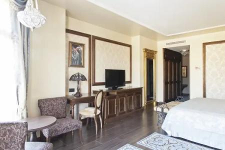 PortAventura Lucy's Mansion - Includes unlimited access & Express wristband to PortAventura Park & Ferrari Land - 1