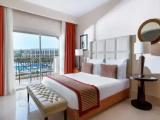 Double Club Junior Suite with pool view