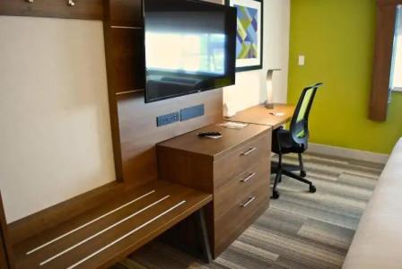 Holiday Inn Express Vancouver Airport-Richmond, an IHG - 38