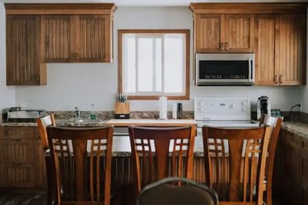 Glacier House & Resort - 128