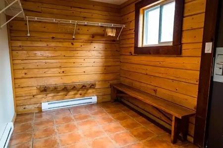 Glacier House & Resort - 37