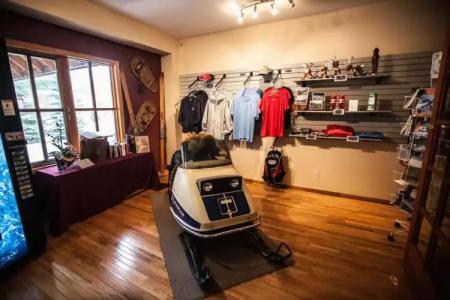 Glacier House & Resort - 15