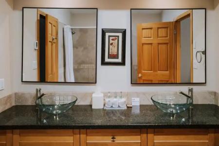 Glacier House & Resort - 116