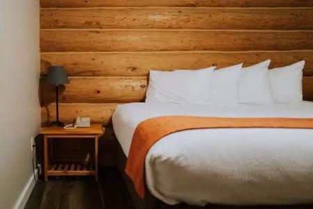 Glacier House & Resort - 86