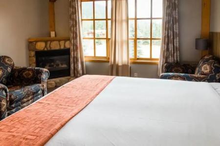 Glacier House & Resort - 66