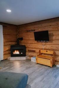 Glacier House & Resort - 87