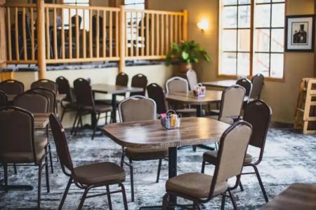 Glacier House & Resort - 9