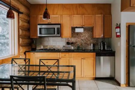 Glacier House & Resort - 110