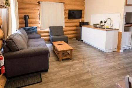 Glacier House & Resort - 8